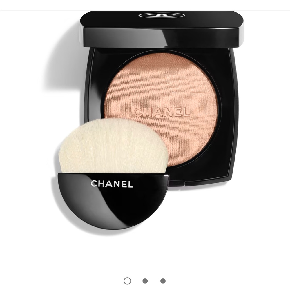 CHANEL Poudre Lumière Highlighting Powder - Black and Gold
